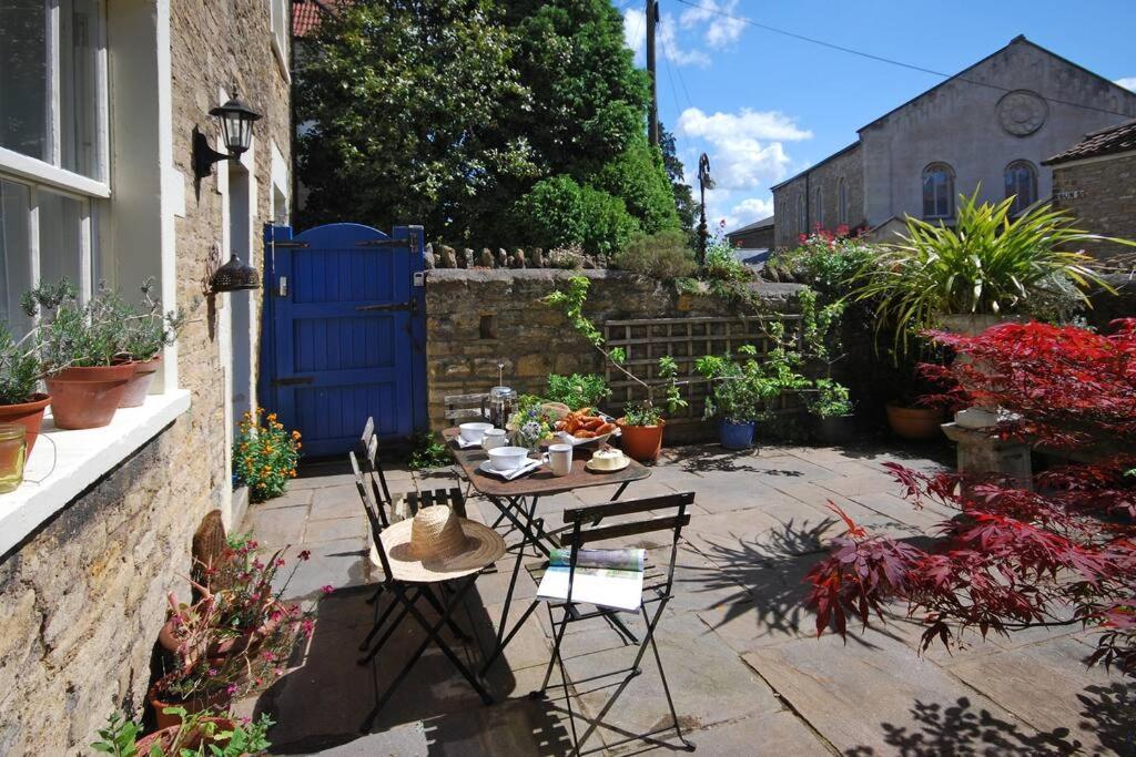 Charming In The Heart Of With Parking * Frome