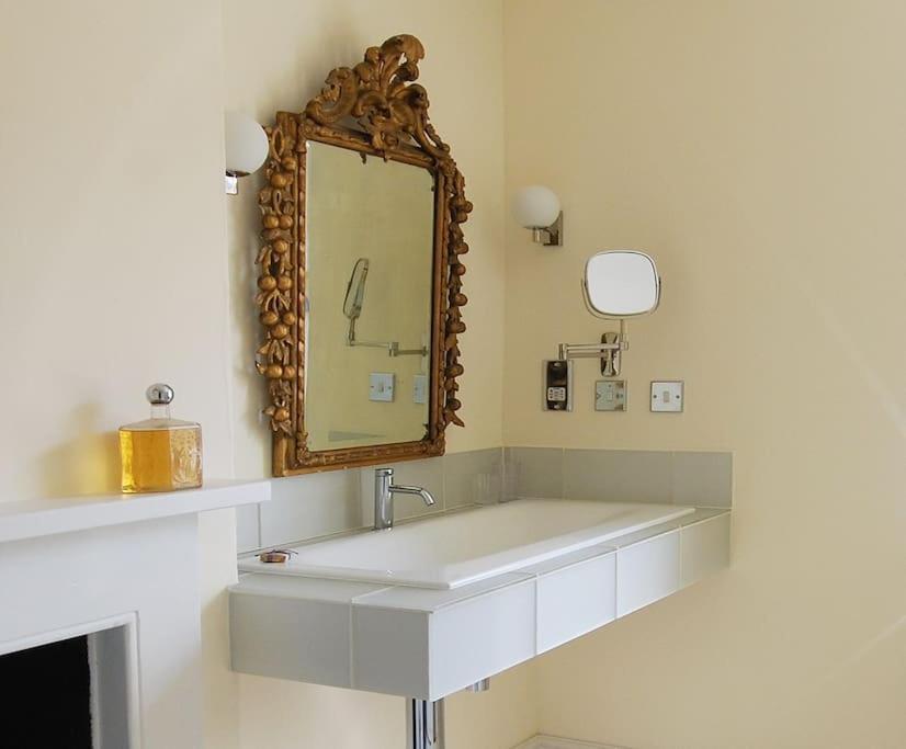 Charming In The Heart Of With Parking Holiday home