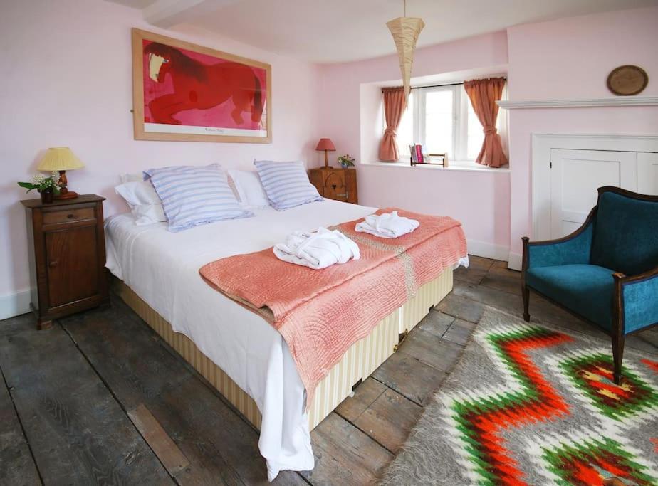 Charming In The Heart Of With Parking Frome