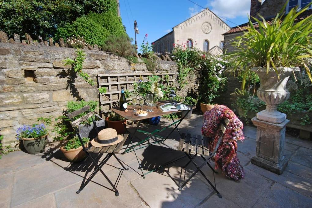 Charming In The Heart Of With Parking Frome